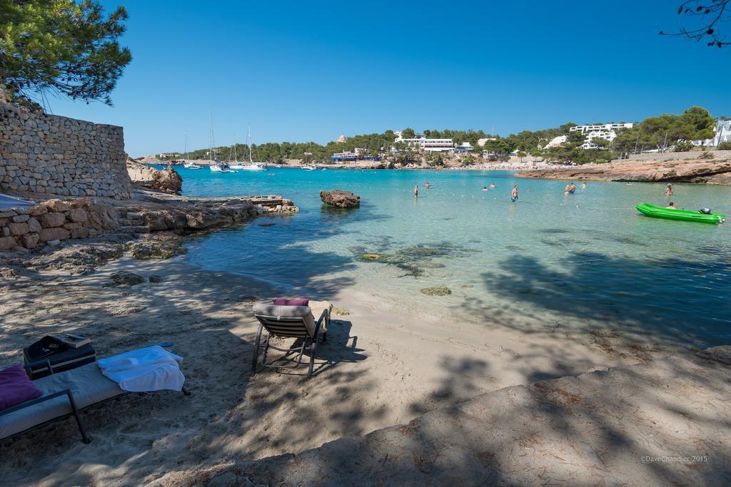 Apartamentos Es Puet Blanc Portinatx Ruang foto