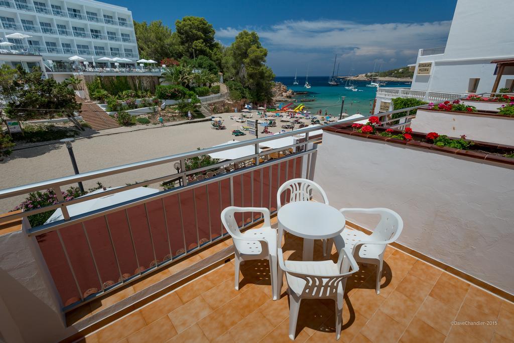 Apartamentos Es Puet Blanc Portinatx Bagian luar foto